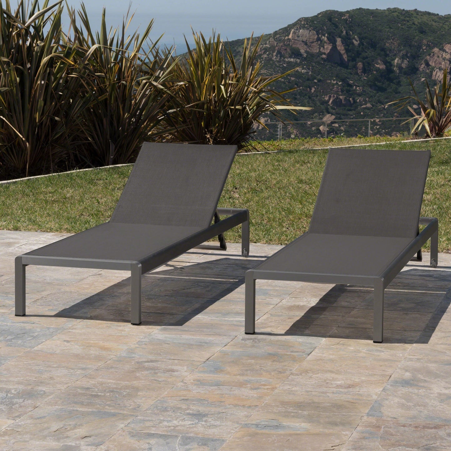 Chaise longue d'extérieur en aluminium Cape Coral (lot de 2) par Christopher Knight Home - 77,56 po x 25,20 po x 11,80 po