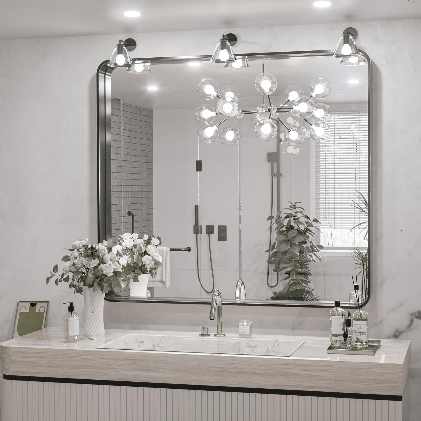 Miroir mural de salle de bain moderne à cadre en métal TokeShimi
