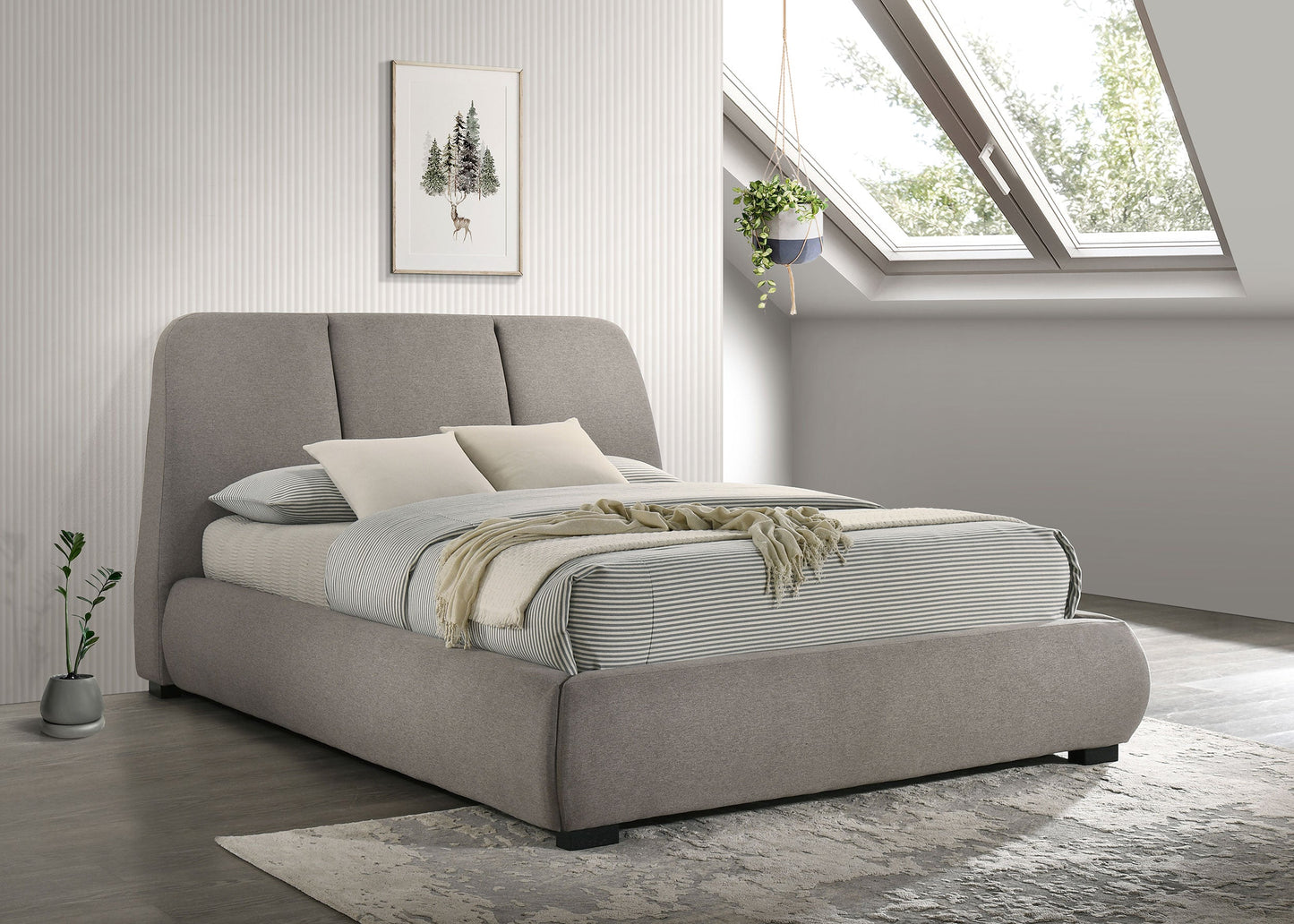 Lit plateforme queen rembourré Mokena de 46 pouces, couleur taupe