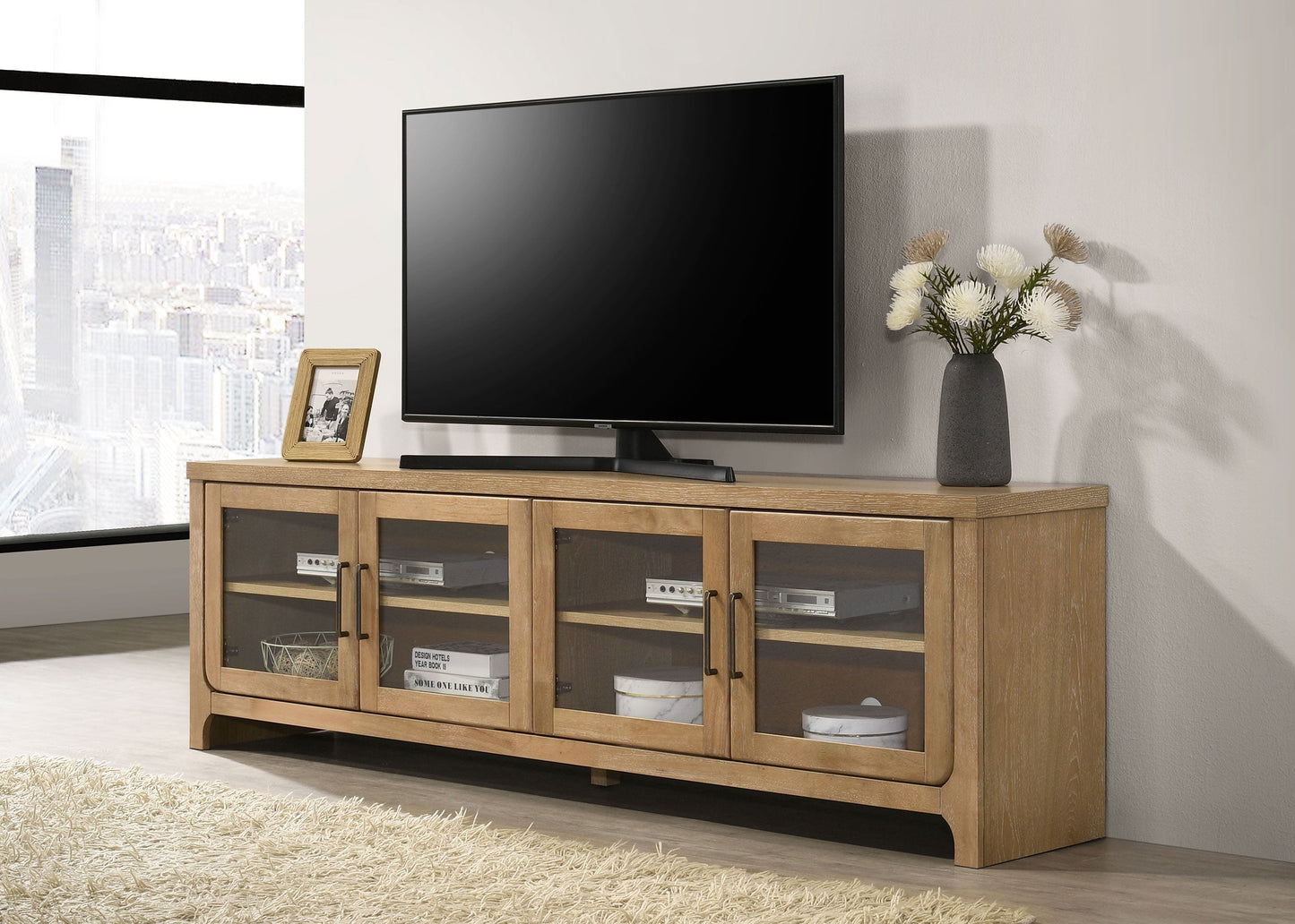 Meuble TV 4 portes Brenham 79 pouces, console multimédia, chêne clair
