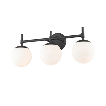 Luminaire de salle de bain à 3 lampes 929 Lighting, disponible en plusieurs finitions et avec abat-jour en verre opale.