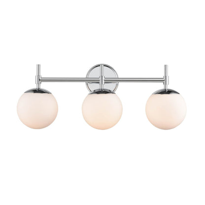 Luminaire de salle de bain à 3 lampes 929 Lighting, disponible en plusieurs finitions et avec abat-jour en verre opale.