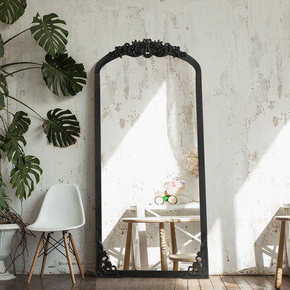 Miroir de sol sculpté en bois massif de forme arquée sur toute la longueur