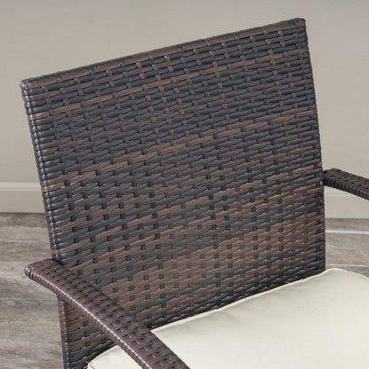 Ensemble bistrot d'extérieur Peterson 3 pièces en osier avec coussins par Christopher Knight Home