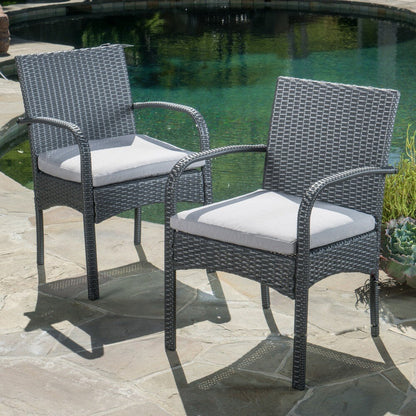 Ensemble bistrot d'extérieur Peterson 3 pièces en osier avec coussins par Christopher Knight Home
