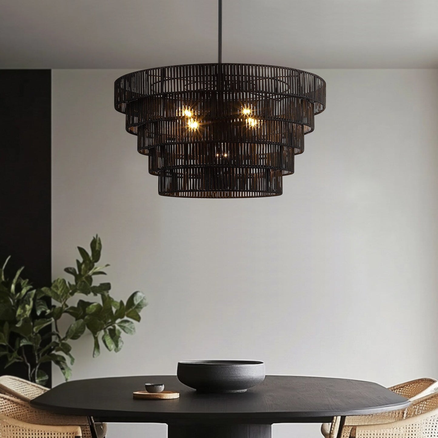 Lustre bohème moderne Piersan à 5 lumières avec abat-jour en rotin à plusieurs niveaux - 26 po de largeur