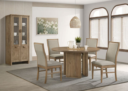 Table à manger ronde Adina en bois brun clair vieilli de 53 pouces