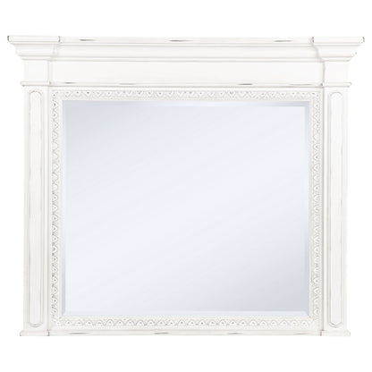 Ensemble de chambre à coucher McKinney 4 pièces California King blanc vintage